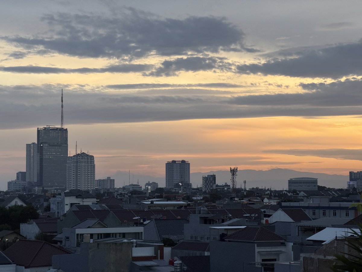 skywfd's tweet photo. Senja. https://t.co/WdtDWV35VY