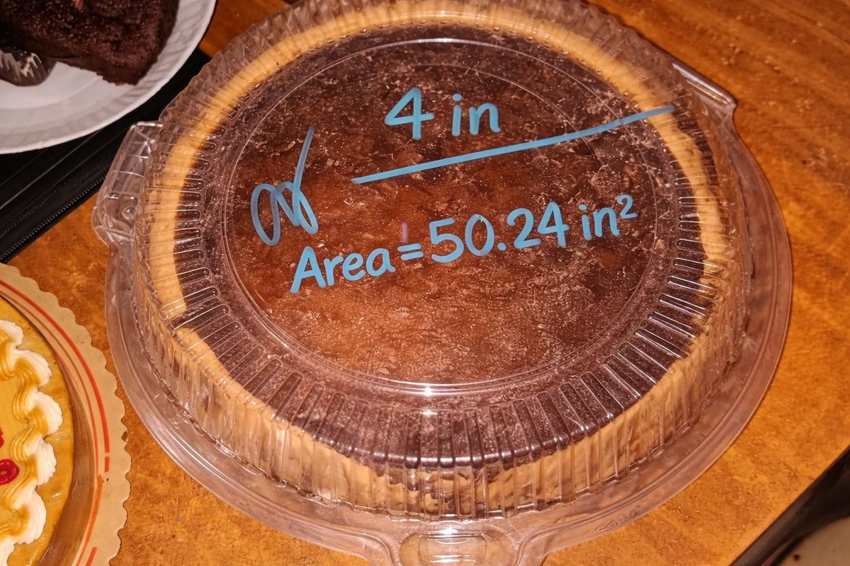 waydzay's tweet photo. Math teacher mong binigyan ng pie:
Kainin ang pie❎️
I-solve ang area ng pie✅️ https://t.co/icOOfIfLhP