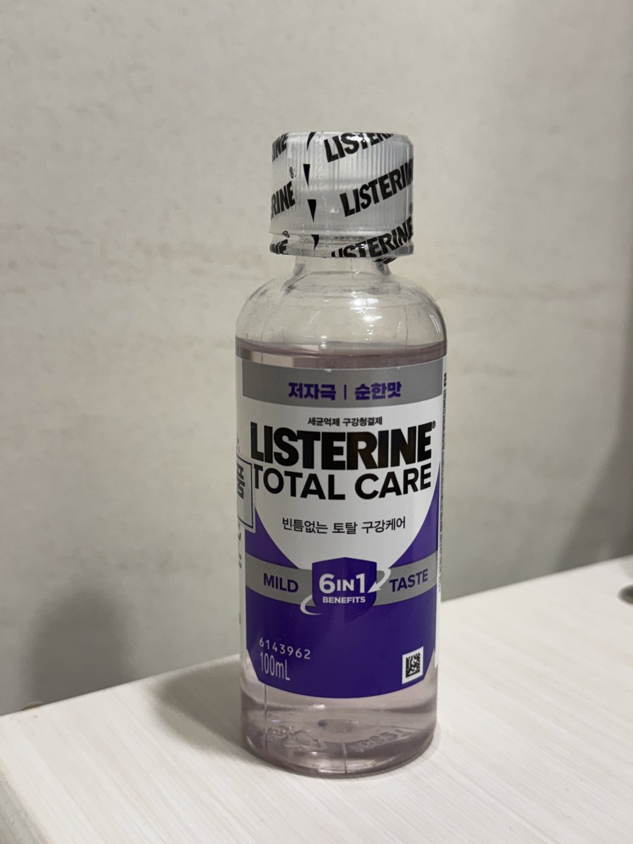 heeseungcokr's tweet photo. No wonder ENHYPEN's gift during their ENHYPEN 5th ENniversary Night at Lotte World is this Listerine total care 😭😭 https://t.co/y9EDeVpLDJ