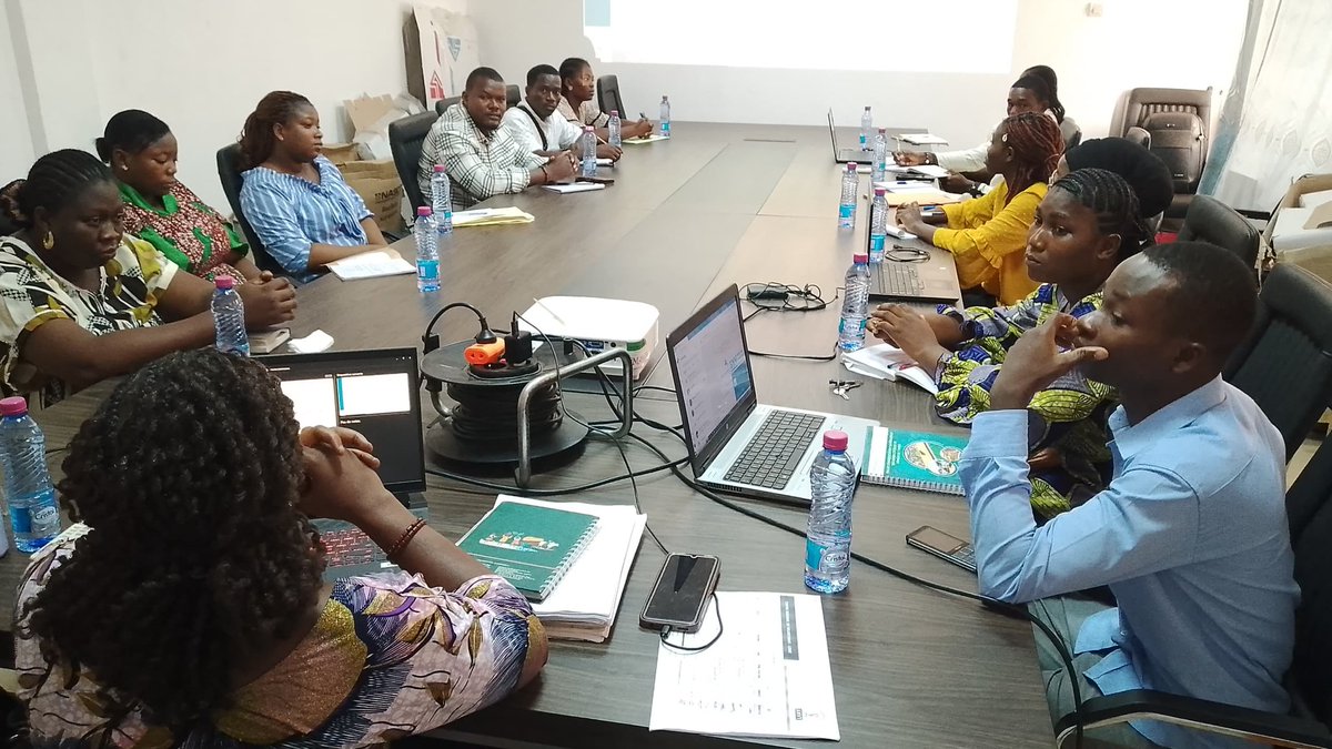 anvt_togo's tweet photo. Les #VNC de la vague 21 à Lomé ont suivi, ce 24 février une formation pré-déploiement au  #ProMIFA pour renforcer leur compréhension du volontariat. Ils ont prêté serment, affirmant leur engagement à servir avec professionnalisme.

 #Volontariat  
#CRVLome
#ANVT https://t.co/D3GmQcjmfT