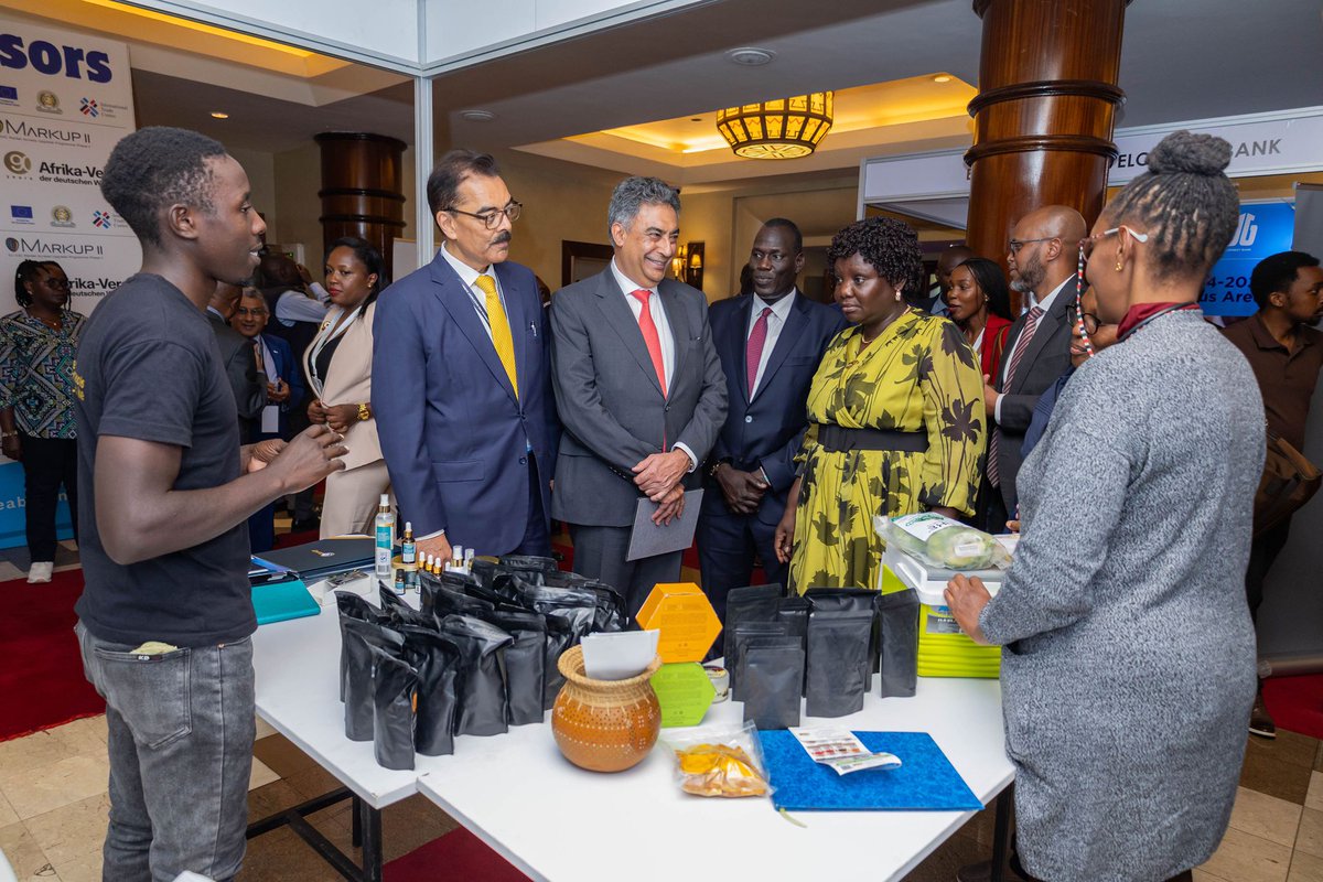 GermanyinKenya's tweet image. Regional integration makes us stronger 💪🌍 — creating jobs, boosting trade and driving growth.
This was our Deputy Head of Mission's key message at the #EAC Investment Conference in #Nairobi 🇰🇪.
🇩🇪supports @jumuiya integration — because it benefits everyone.
#EAC
