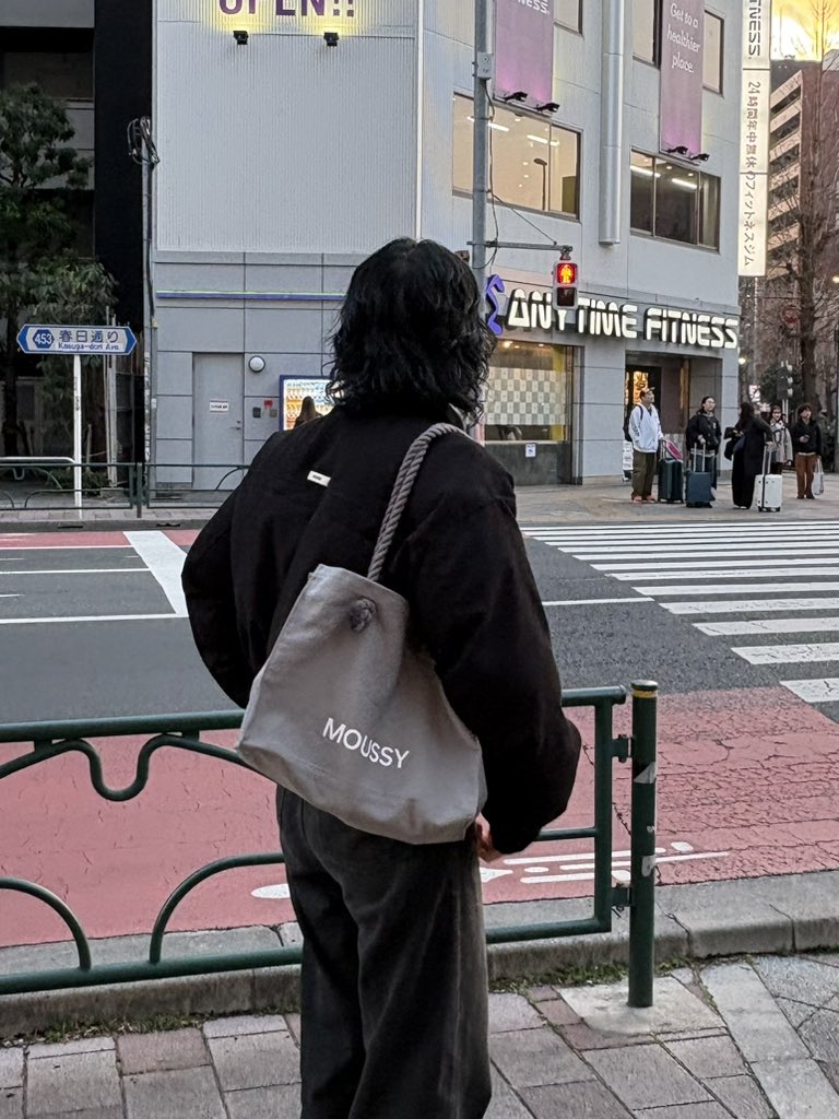 mememe9873's tweet photo. MOUSSYのバッグ、コンパクトなのにいっぱい入るのありがたい🩶
#Promotion #MOUSSY #MOUSSY_PR https://t.co/qa8jwe9s05