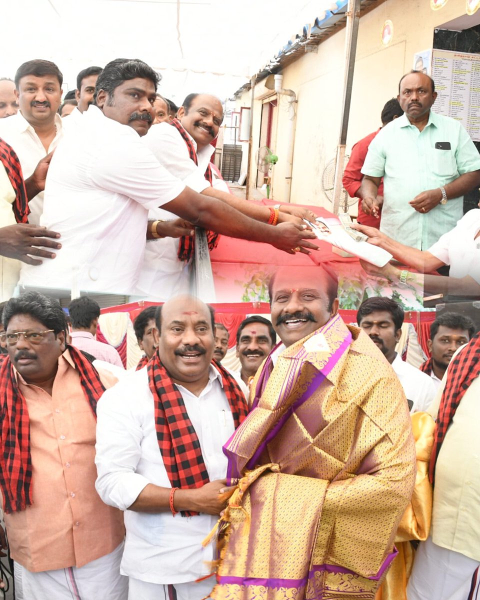 k_vasantham's tweet photo. ஸ்டாலின் தொடரட்டும்...!!!
தமிழ்நாடு வெல்லட்டும்...!!!

நமது நெஞ்சமெல்லாம் நிறைந்திருக்கும் முத்தமிழ் அறிஞர்,தமிழினத் தலைவர்,டாக்டர் கலைஞர் அவர்களின் நல்லாசியுடன்...

மாண்புமிகு தமிழ்நாடு முதலமைச்சர், சமூக நீதிக் காவலர்,கழகத் தலைவர்,அண்ணன் தளபதியார் அவர்கள்...

மாண்புமிகு தமிழ்நாடு துணை முதலமைச்சர்,கழக இளைஞரணி செயலாளர்,இளம் தலைவர் அவர்கள்,

மாண்புமிகு தமிழ்நாடு பொதுப்பணி, நெடுஞ்சாலை,மற்றும் 
சிறு துறைமுகங்கள்  துறை அமைச்சர் ஐயா எ.வ.வேலு ஆகியோர்களின் நல்வாழ்த்துக்களுடன்....

இன்று அண்ணா அறிவாலயத்தில், திராவிட முன்னேற்றக் கழகம் சார்பில் ரிஷிவந்தியம் சட்டமன்ற தொகுதியில் மீண்டும் போட்டியிட எனது விருப்ப மனுவை சமர்ப்பித்தேன்.....

இந்த நிகழ்வின்போது ரிஷிவந்தியம் சட்டமன்ற தொகுதிக்கு உட்பட்ட ஒன்றிய நகர பேரூர் கழக செயலாளர்கள், மாவட்ட கழக நிர்வாகிகள், தேர்தல் பணிக்குழு ஒருங்கிணைப்பாளர்கள், சார்பு அணி நிர்வாகிகள் என அனைவரும் உடன் இருந்தனர்......

#Kallakurichi #DMK #MKStalin #UdhayanidhiStalin #DMK2026