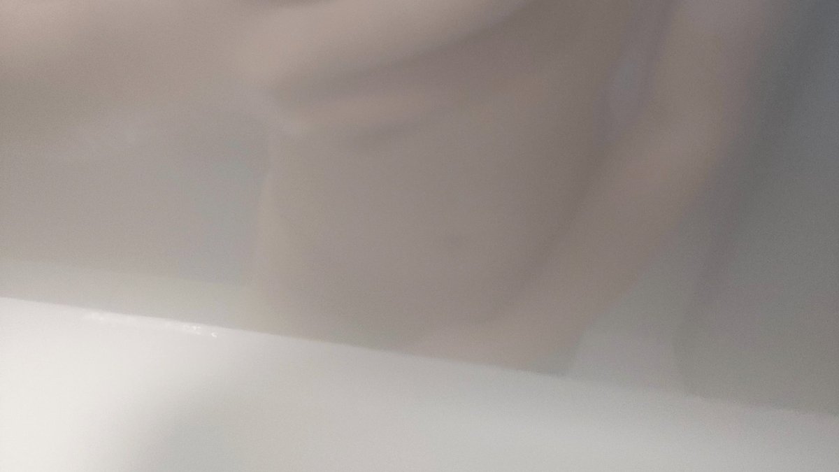 Canglang1357's tweet photo. 想要清晰的吗？
去把镜子给我擦干净👻 https://t.co/NV53WxctHV