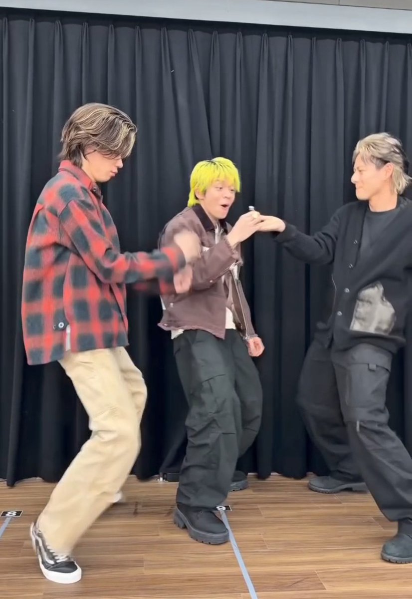nenekichi8299's tweet image. わちゃわちゃ
3人きたー💃💃💃
☺️🩵😊💜😊♥

#takemeup 
#dancechallenge 
＃Number_i