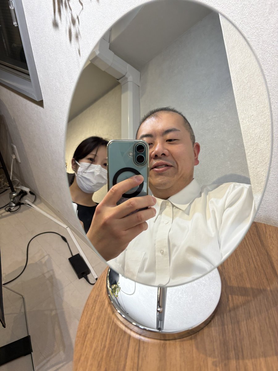 dyun_00's tweet photo. 東銀座メンズ眉毛サロン「ACE」に行って鈴木店長に施術してもらったけど、マジで感動レベル😭ボサボサだった眉毛がめちゃくちゃスッキリして、一気に垢抜けた。いやおぢ抜けか？プロの技術すごすぎて、鏡見るたびにニヤける。自分史上最高にお気に入りの眉毛になった🌱にっこり
#メンズ眉毛 #銀座ACE https://t.co/27tY33hDl0
