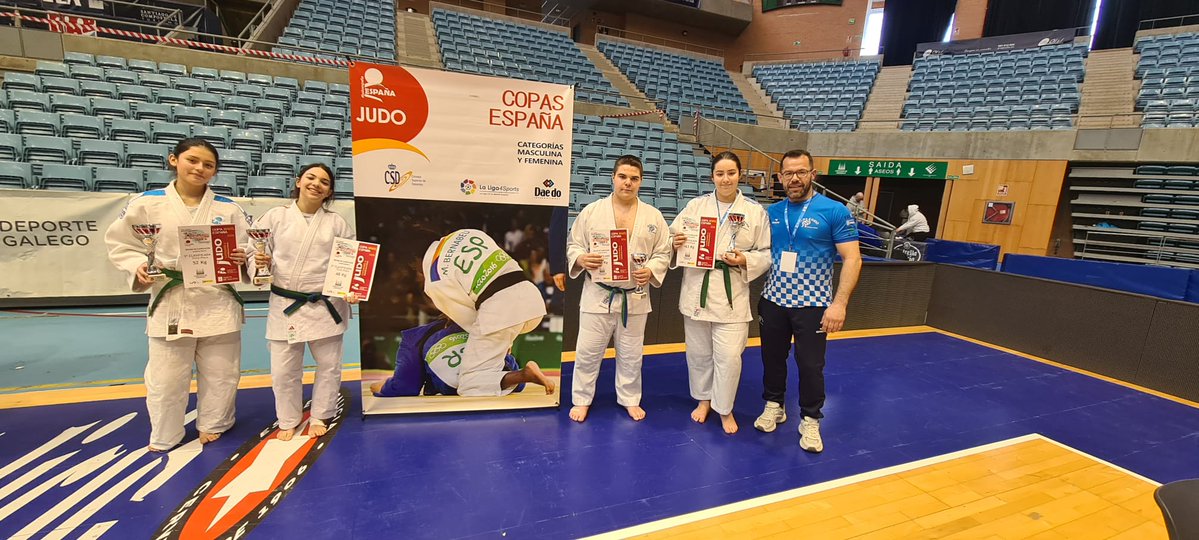 🥋 A judoca fenesa Alba Bollo, da AD Judo Ferrolterra, vén de acadar a medalla de bronce na categoría -48kg. na Copa de España “A” de Judo de Galicia, celebrada o pasado sábado no pavillón multiusos Fonte do Sar, en Santiago de Compostela.

Parabéns!!! 👏👏👏