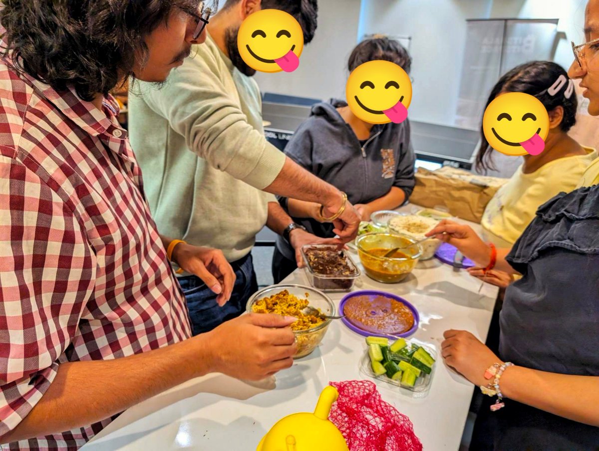 _paperpsych's tweet photo. It's homemade food feast day at #bitspace ✨ https://t.co/K9MxS43Vzo