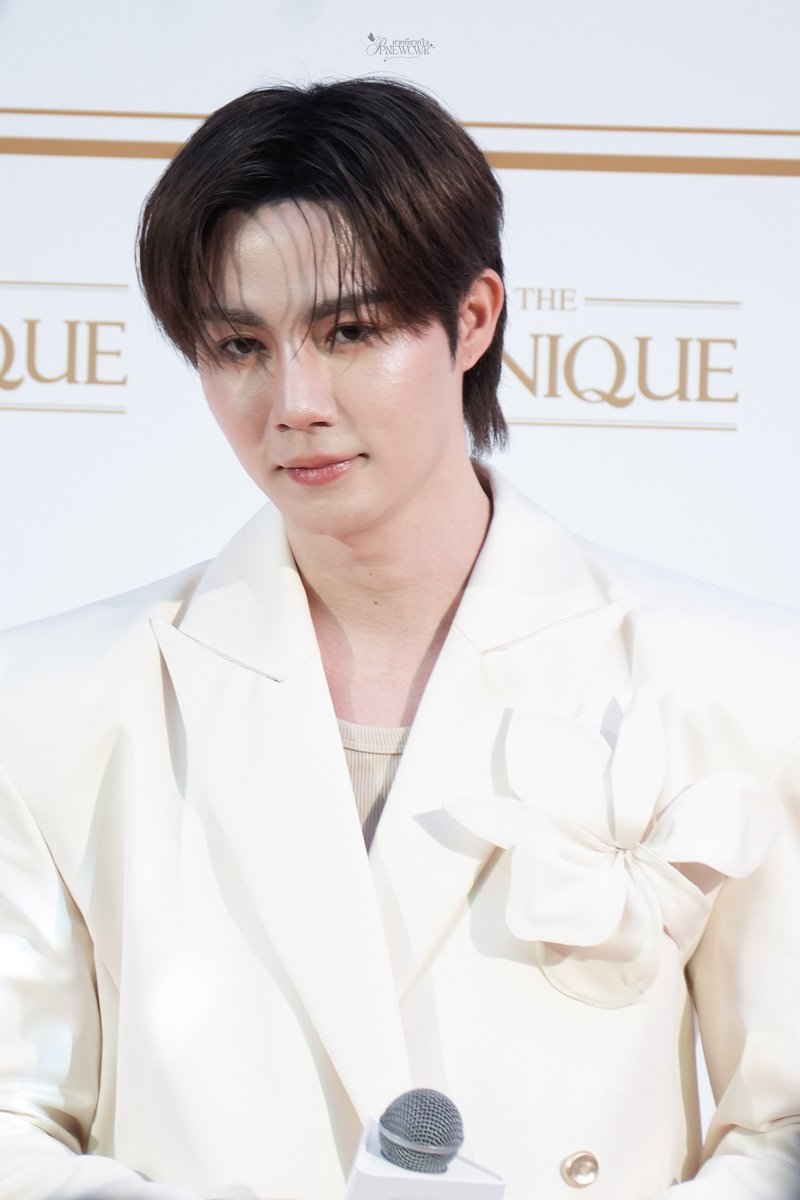 หล่อจังอ่ะ🫵🏻

ZNN X THE KLINIQUE
#THEKLINIQUEXZeeNuNew