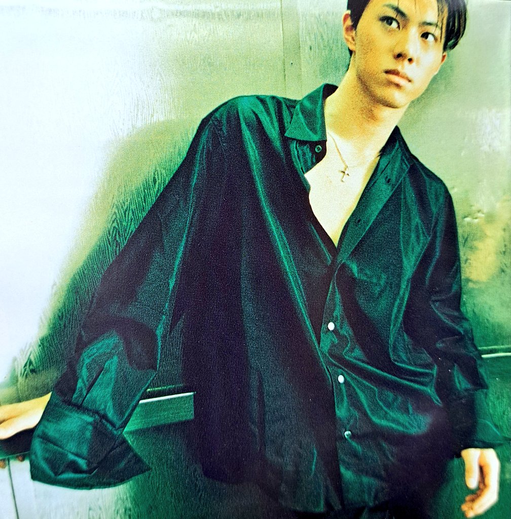 未だヴォーカリスト論争が絶えないCRAZEですが皆が違った魅力があって私は全員好きです

特に好きなのは初代の浜口さんと4代目の慎一郎さん
好きすぎてお二人のソロ作品も買いました
変わり者かもですがよろしくお願いします