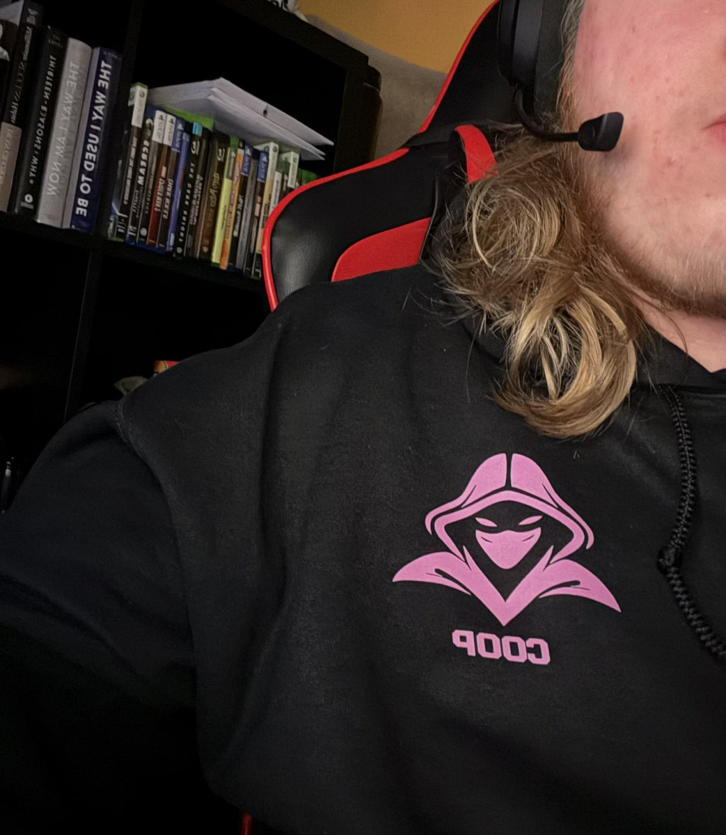 Thanks for the hoodie <a href="/momchckd/">Momchecked</a>, everybody go cop one at <a href="/WristCheckedCo/">Wrist Checked</a>, incredible job w the custom logo and the comfort is absolutely MINT
