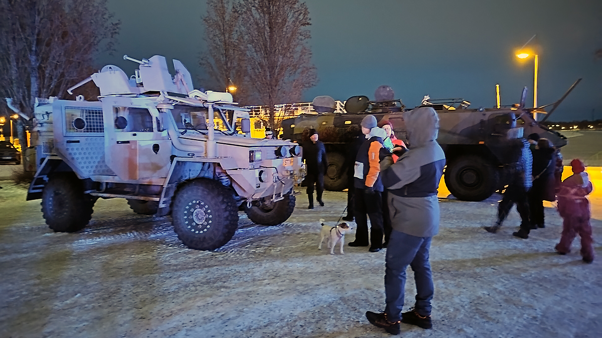 KainuunPR's tweet photo. Torstai on Tyrnävän päivä!

Tervetuloa tutustumaan #NorthernStone26-harjoitukseen ja PV:n sekä muiden osallistujien kalustoon Tyrnävän kunnantalolla (Kunnankuja 4) torstaina 26.2. kello 17-19

Ilta jatkuu viikkomessulla Tyrnävän kirkossa kello 19.

#Tyrnävä #kaipr #maavoimat https://t.co/TOKspYB8yo