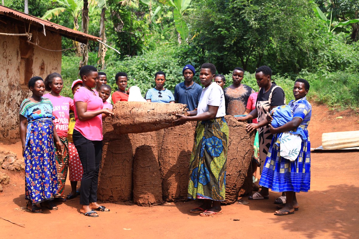 Eacophostcmty's tweet photo. As women in @Eacophostcmty invest in green energy as a strategic move for a sustainable future and better livelihood restoration plan, depicts that renewable energy sources are creating new opportunities for economic growth, jobs, and innovation. 🌎 #GreenEnergy #Sustainability https://t.co/oYCHObPizF