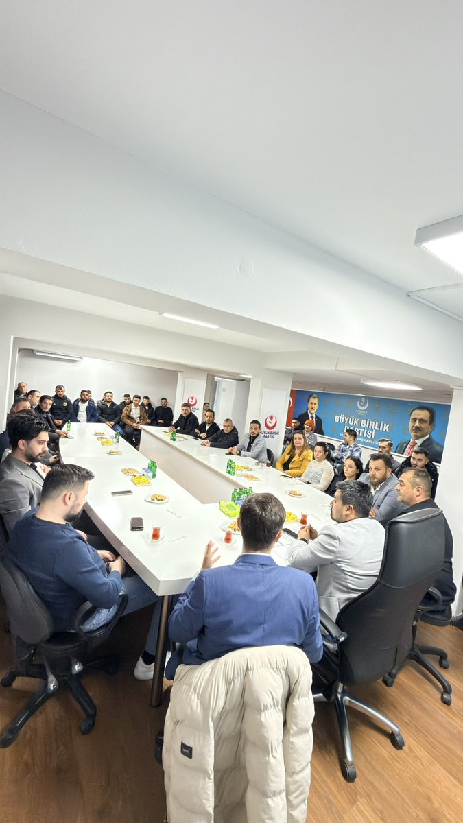 Alperen Ocakları Denizli İl Başkanlığı görevine tevdi edilen Doç. Dr. Eren ERGEN ve yönetim kurulu üyeleri ile, Büyük Birlik Partisi Denizli İl Başkanı Sayın Selman YENİÇULHA ve BBP Denizli İl Yönetim Kurulu üyelerine nezaket ziyareti gerçekleştirilmiştir. #denizli