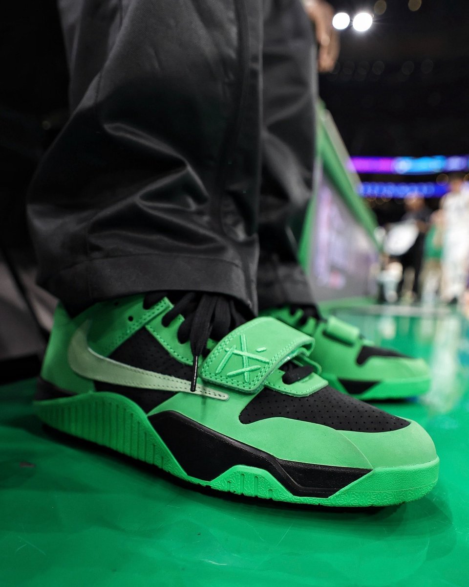 Novelship's tweet photo. New Arrival: Travis Scott x Jordan TR ‘Green Spark’ ⚡️ 
💚🔥

https://t.co/OAPYdFYJ54

#shoes #fashion #trending 
#nike #sneakers #fyp #sneakerheads #SneakerWatch #fyp #shoes #sneaker #sneakerhead #sneakernews #basketball https://t.co/DRQy2Yhsya