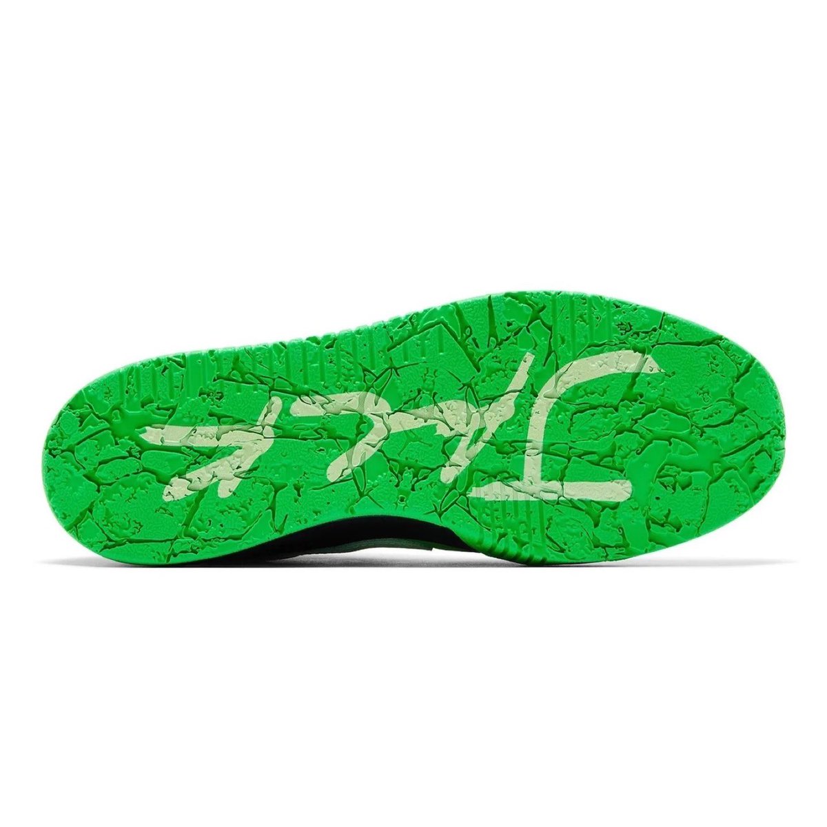 Novelship's tweet photo. New Arrival: Travis Scott x Jordan TR ‘Green Spark’ ⚡️ 
💚🔥

https://t.co/OAPYdFYJ54

#shoes #fashion #trending 
#nike #sneakers #fyp #sneakerheads #SneakerWatch #fyp #shoes #sneaker #sneakerhead #sneakernews #basketball https://t.co/DRQy2Yhsya