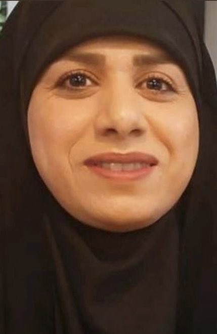 LoabatK's tweet photo. 🚨🚨🚨
مزدور:

«آزيتا افروزه»
مدير مدرسه گوهرشاد اراک
با تحريک دانش آموزها در مورد ۱۸ و ۱۹ دى ماه ازشون اطلاعات و فيلم میگیره و اونها رو به مامورا معرفى ميكنه، تا الان چند تا از بچه‌ها رو از مدرسه بازداشت کردن و بردن. 

پسرش هم مامور اطلاعاته
«امير محمد طاهرى»
تو دانشگاه داره همين كار رو انجام ميده 
شماره موبایل: ۰۹۱۸۳۶۰۵۵۴۰
#زن_زندگی_آزادی