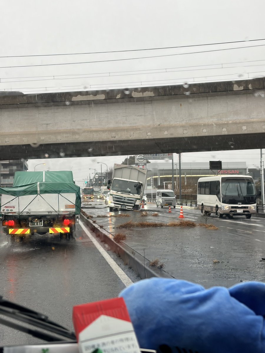 Nici__37's tweet photo. 雨の日は運転気をつけなさいって
いつもいってるでしょ https://t.co/EBUGDEuVd7