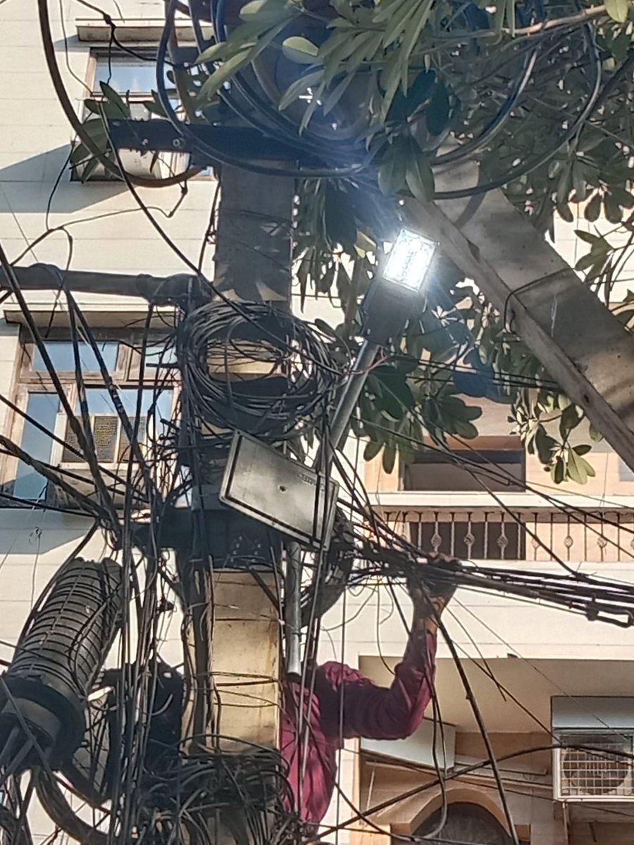 ArtiChawlaBjpRN's tweet image. वार्ड 141 में नई स्ट्रीट लाइट्स की स्थापना।
बेहतर रोशनी, सुरक्षित माहौल और सुव्यवस्थित वार्ड की दिशा में एक और कदम।

— डॉ. आरती चावला
निगम पार्षद, वार्ड 141, राजेंद्र नगर

#Ward141 #StreetLight #LightInstallation