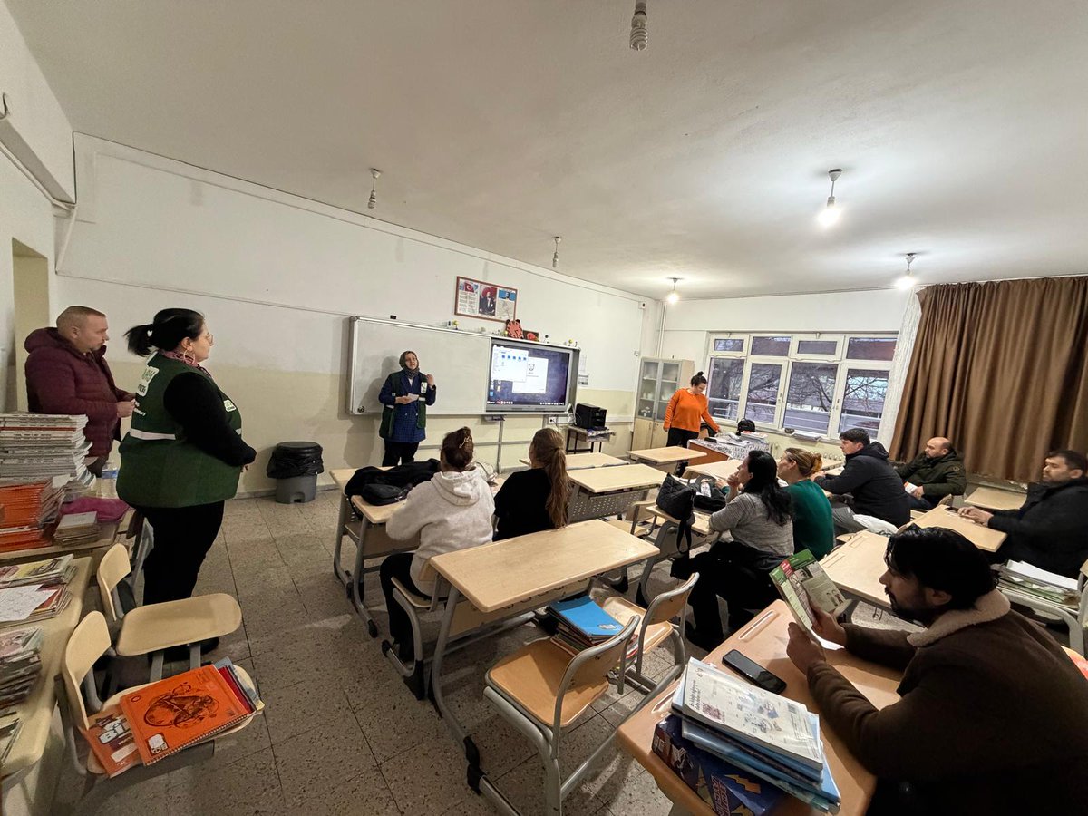 Yeşilay Kırklareli Şube Kadın Komisyonumuz tarafından Kırklareli Halk Eğitim Merkezi Akşam Kurslarından Ayşe Uçar Keş hocamızın Katı Yakıt Kalorifer Kursundaki 8 kursiyere Yeşilay ve YEDAM ile ilgili bilgilendirmelerde bulunuldu.
<a href="/AslKarakahya/">Aslı Karakahya 🟢🇹🇷</a>