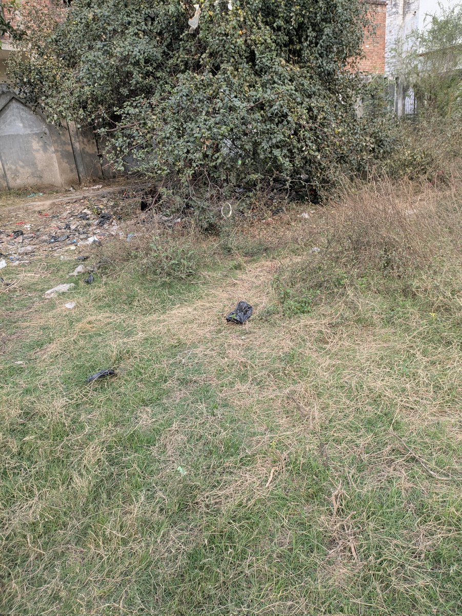 Atulaesthetics's tweet photo. @RampurDm Purana ganj talab nihal uddin near gupta nursing home Rampur Uttar Pradesh 244901
Yaha log garbage phekte rehte hai Jissay is park mai gandgi hoti jaa rhi h, dumbing bin hai tb bhi log terrace se kooda phekte hai, jis wjh se badbu aati hai
.. https://t.co/Tfr7UwiVPs