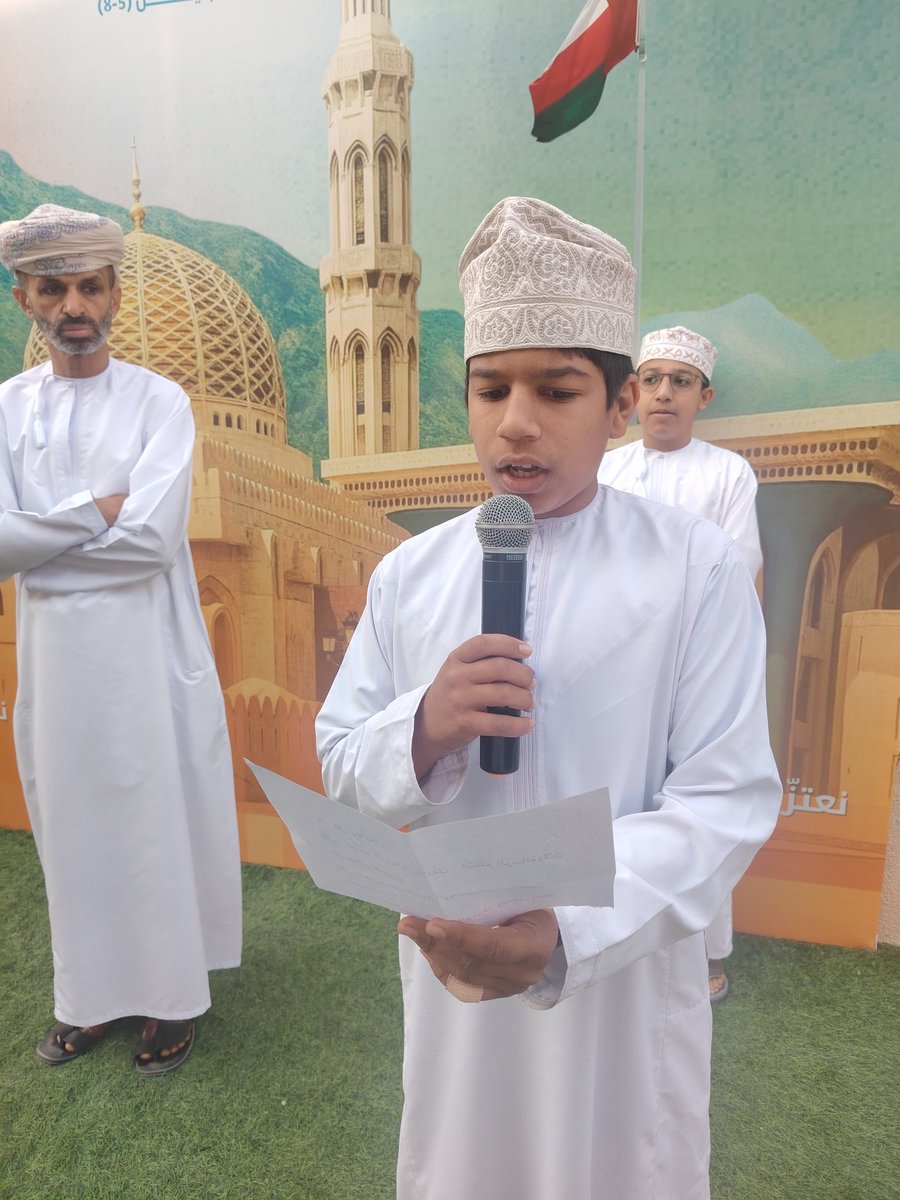 EduGovNBT2207's tweet photo. تفعيلاً لفعاليات شهر اللغة العربية برنامجًا إذاعيًا مميزًا يختصُّ باللغة العربية تضمّن فقرات متنوعة هدفت إلى تعزيز مكانة لغتنا الجميلة في نفوس الطلبة وترسيخ الاعتزاز بها بوصفها لغة الهوية والانتماء.
📍أسبوع اللغة العربية هويتي
#فعاليات_تعليمية_شمال_الباطنة https://t.co/mACzcCDPHQ
