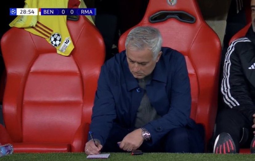 I don dey write Una name down 

Those whey no wan engage me 

I’ll give it to my egbon adugbo make he discipline Una 😩