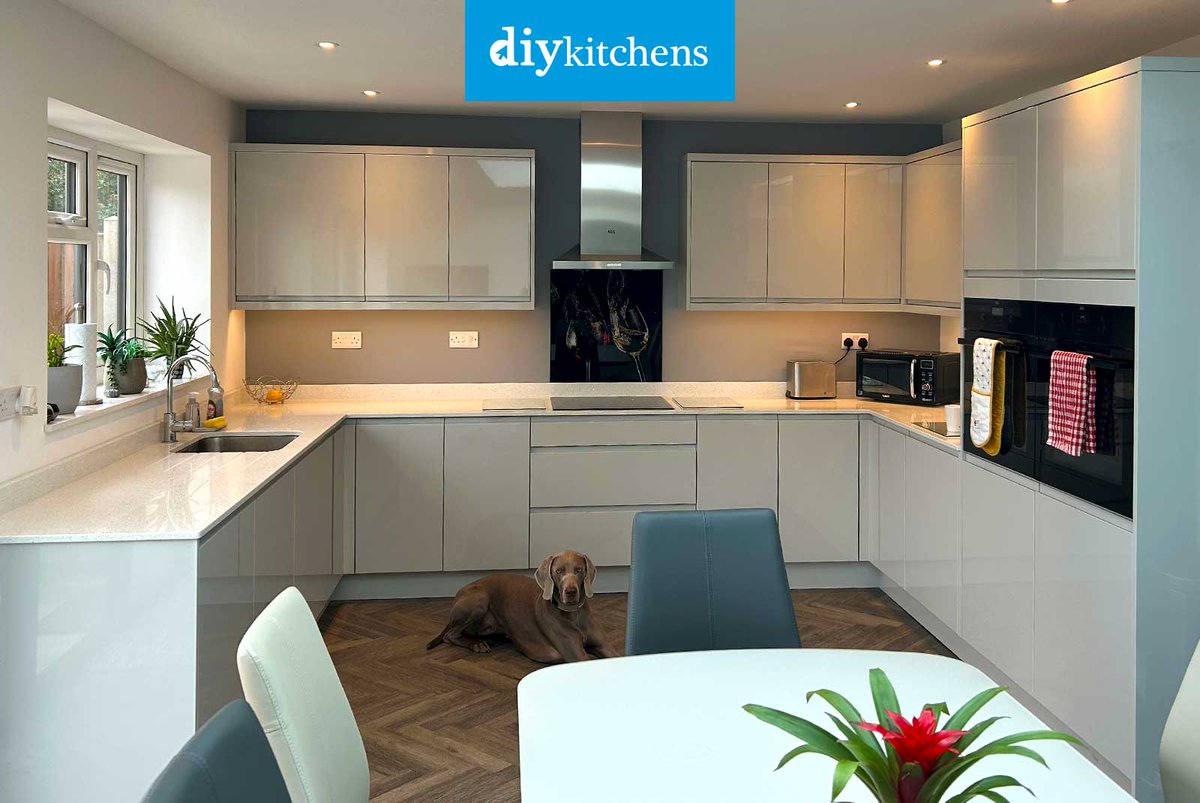 DIY_Kitchens's tweet image. 🌟 Lorraine from Norwich shows us her completed Innova Luca Gloss Dove Grey Handleless #kitchen, supplied by DIY Kitchens (Ref:4281) - bit.ly/CustomerKitche…

Visit diy-kitchens.com to see how much you could save on your dream kitchen! 

#luca #handlelesskitchens