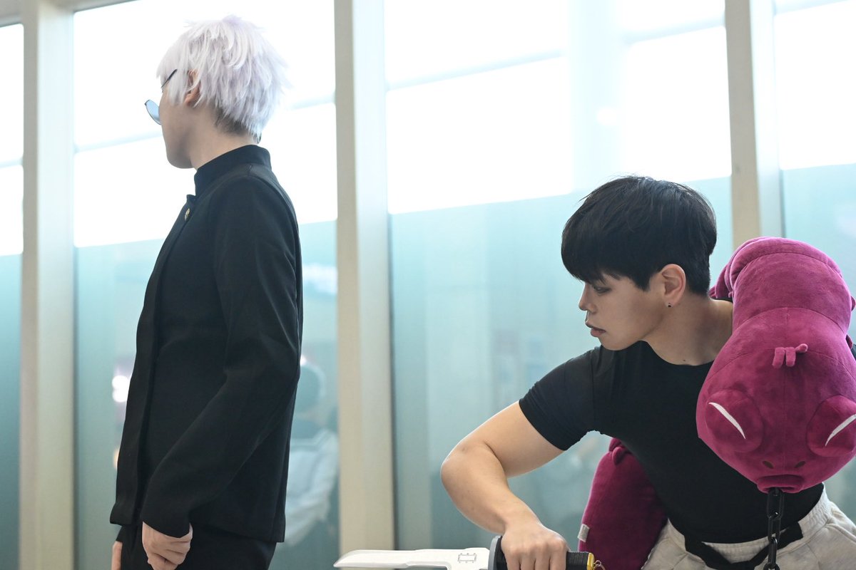 띠용 tweet media