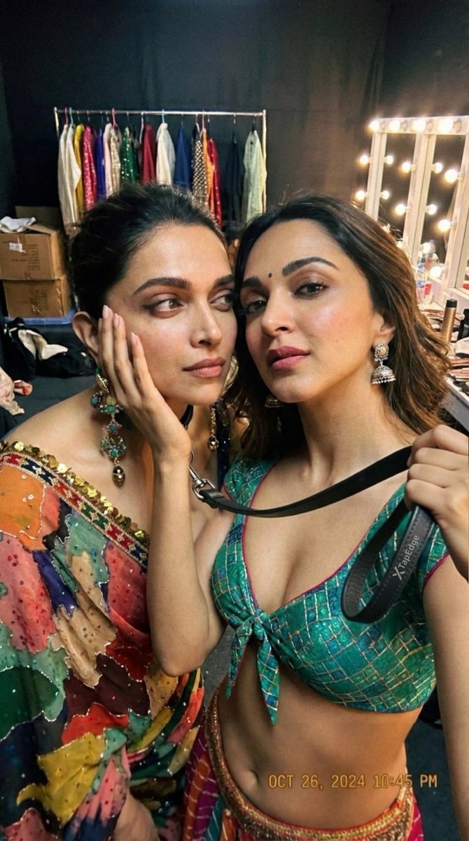 XTapEdge's tweet photo. Kiara advani showing deepika her place. https://t.co/KuT7vZUKTF