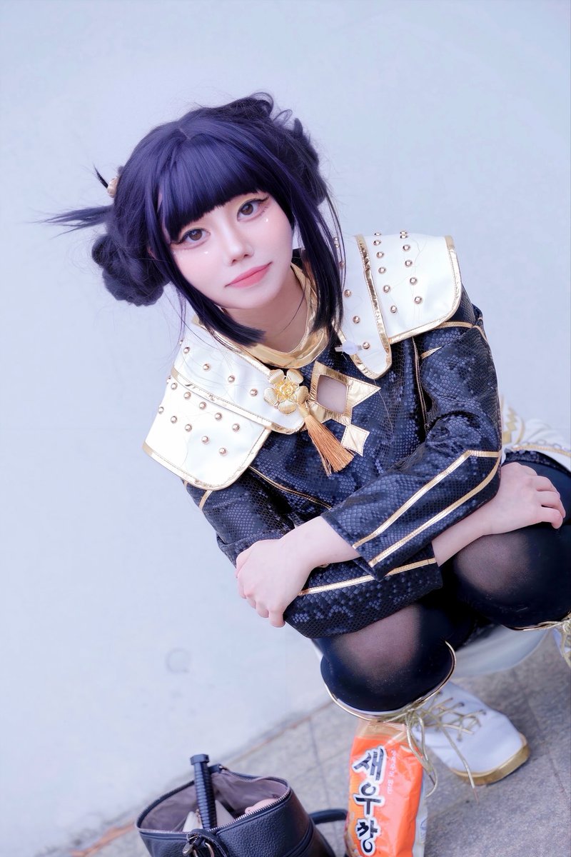 2026. 02. 22. 일러스타페스

“당신, 악마지?”

📸: <a href="/Churr_park/">박쮸르</a> 
#케데헌 #코스프레 #kpopdemonhunters #조이 #zoeykpopdemonhunters