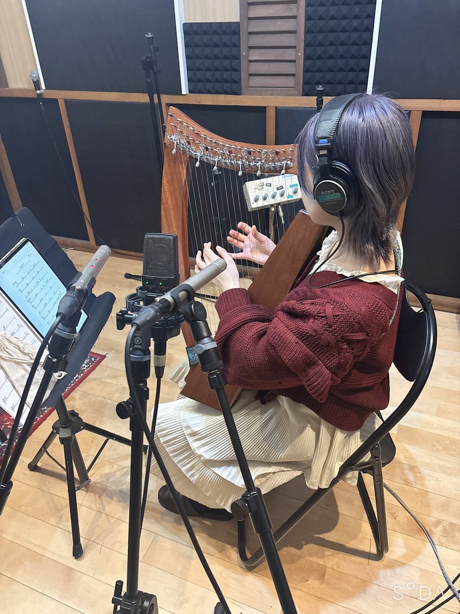 KaiSoundworks's tweet photo. じゅりさん@juri_key_vo 新曲レコーディングでした！
アイリッシュハープでの弾き語り音源お楽しみに…！😎 https://t.co/Y5f89wkyRZ