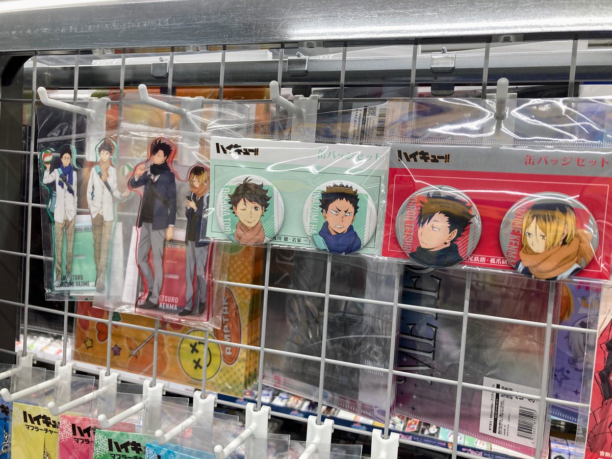 グッズ入荷情報】 「缶バッジセット」「ふちからすたんど（アクリル