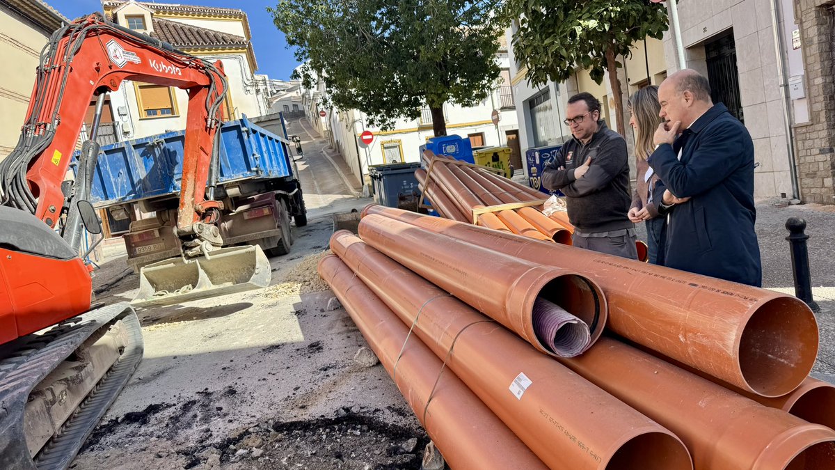 #EsNoticia | Inversión, accesibilidad y empleo en la mejora de los barrios de Antequera

Obra en Calle Taller y Ollas:
💶 400.000€
👷🏼‍♀️ 95 contratos
👩🏻‍🦽 Plataforma única

📲 Más información:
antequera.es/noticias/busca…

#Antequera es #MásCiudad
