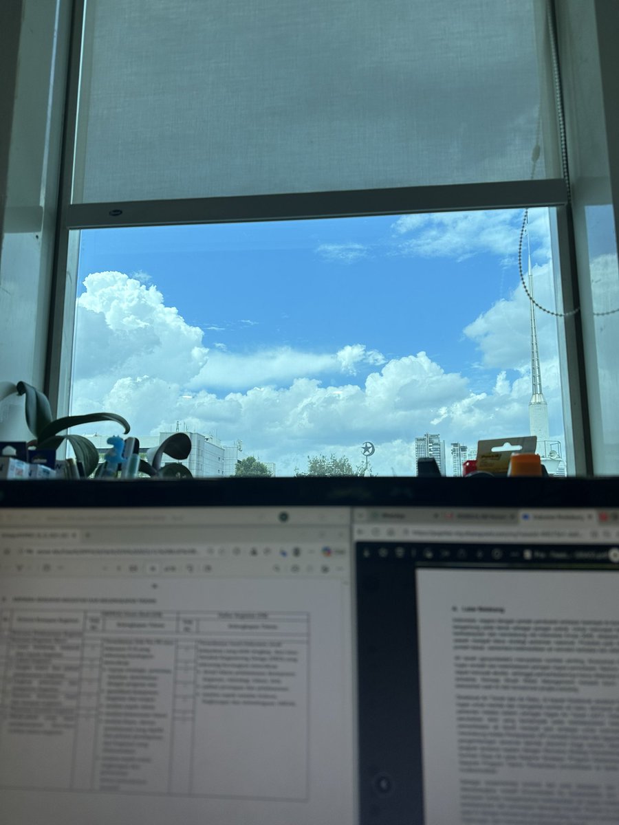 gaoonashi's tweet photo. biru putih sekali hari ini 🤍 https://t.co/684kDoc2xK