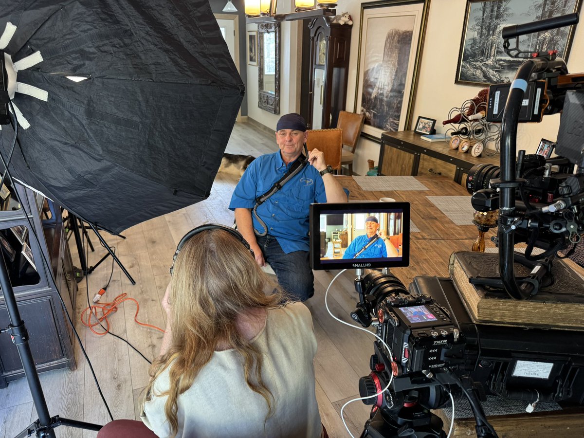 Lori Mills tweet media