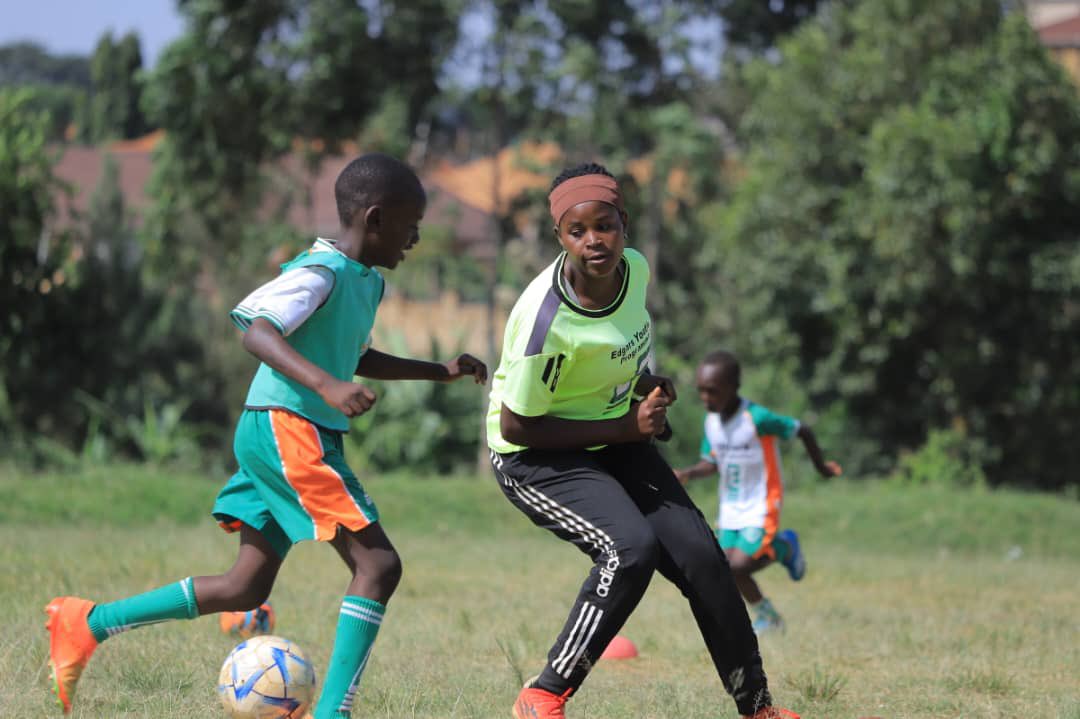 EdgarsYouth's tweet photo. WCW 🌟⚽ Goalkeeping Coach Resty🧤💚

Behind every great goalkeeper is a coach who believes first. 💚
#playprofessionally #WCW #EdgarsYouthProgram #WomenInFootball #GoalkeepingCoach #GrassrootsFootball #WomenInSports #FutureStars  #FootballDevelopment #UgandaFootball #GameChangers