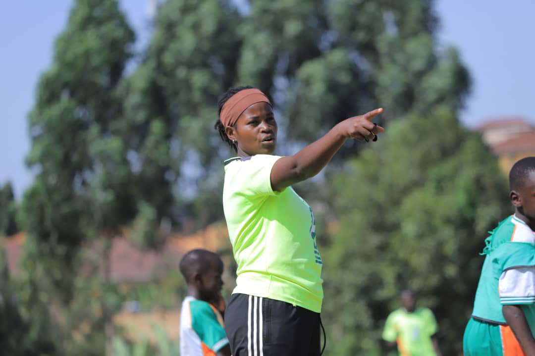 EdgarsYouth's tweet photo. WCW 🌟⚽ Goalkeeping Coach Resty🧤💚

Behind every great goalkeeper is a coach who believes first. 💚
#playprofessionally #WCW #EdgarsYouthProgram #WomenInFootball #GoalkeepingCoach #GrassrootsFootball #WomenInSports #FutureStars  #FootballDevelopment #UgandaFootball #GameChangers
