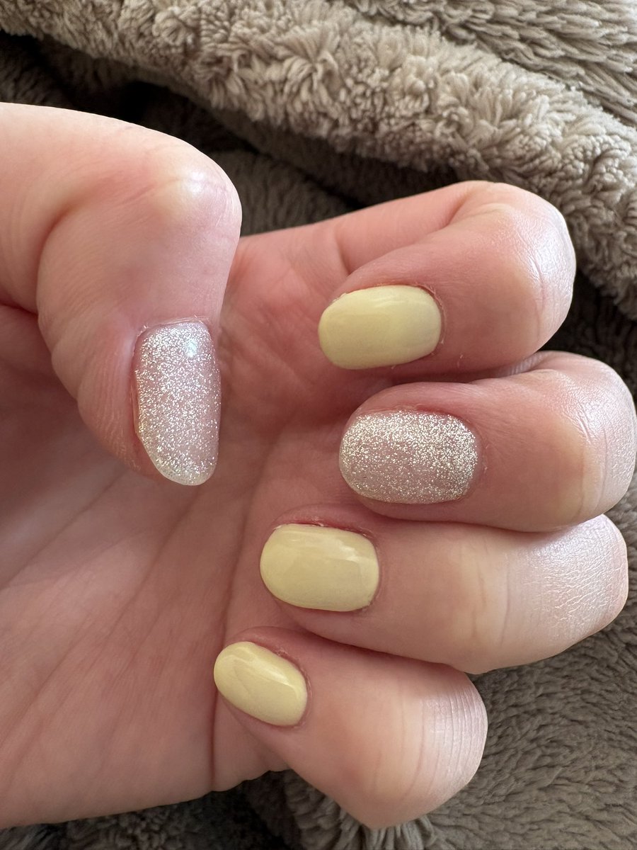 naiku76's tweet photo. before⇒after
やっとのやっとでネイルに行けてバレンタインネイルから春ネイルにチェーンジ💅
今回もお気に入り💛 https://t.co/r0lsJfc5Lt