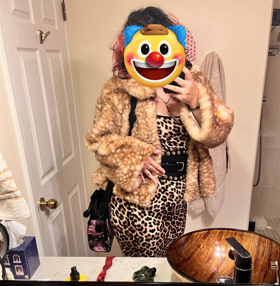 salacious_fox's tweet photo. the fit today :3 https://t.co/DwIp69vndB
