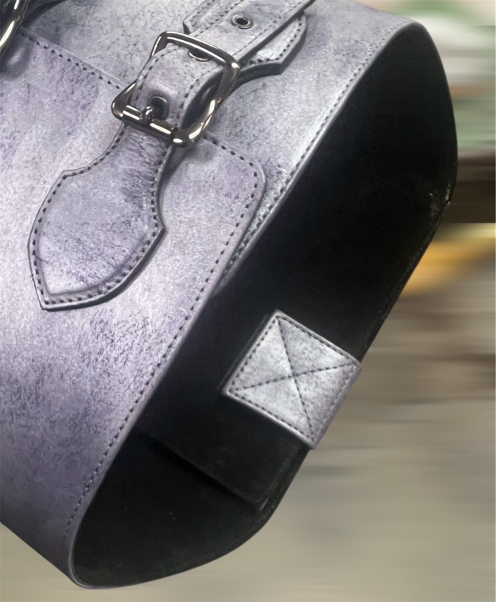 ファッションショーは着替え時間の勝負なので、後ろは挟んでマジックテープを使用✨

しっかり縫い付けて、サクッとサイズ調整も聞く便利な帯になりました‼️
前も空くけど、後ろでぱぱっとつけれるようにしました👍

見えてないけど、重なり合って絶対にマジックテープを見せないようにした！