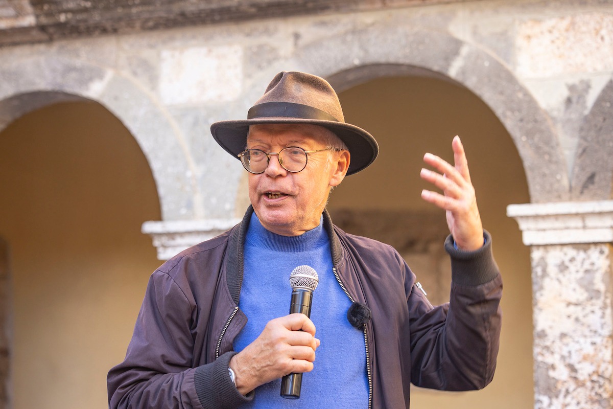 Hilsen fra sjefredaktør Pål Steigan På tirsdag fikk jeg hjerteinfarkt. Skjønte først ikke hva det var, men det var tidligere ukjente smerter i brystet. Pål Steigan. Naboene Andrea og Grazia hjalp meg med å bestemme at vi skulle ringe… steigan.no/2026/02/hilsen…