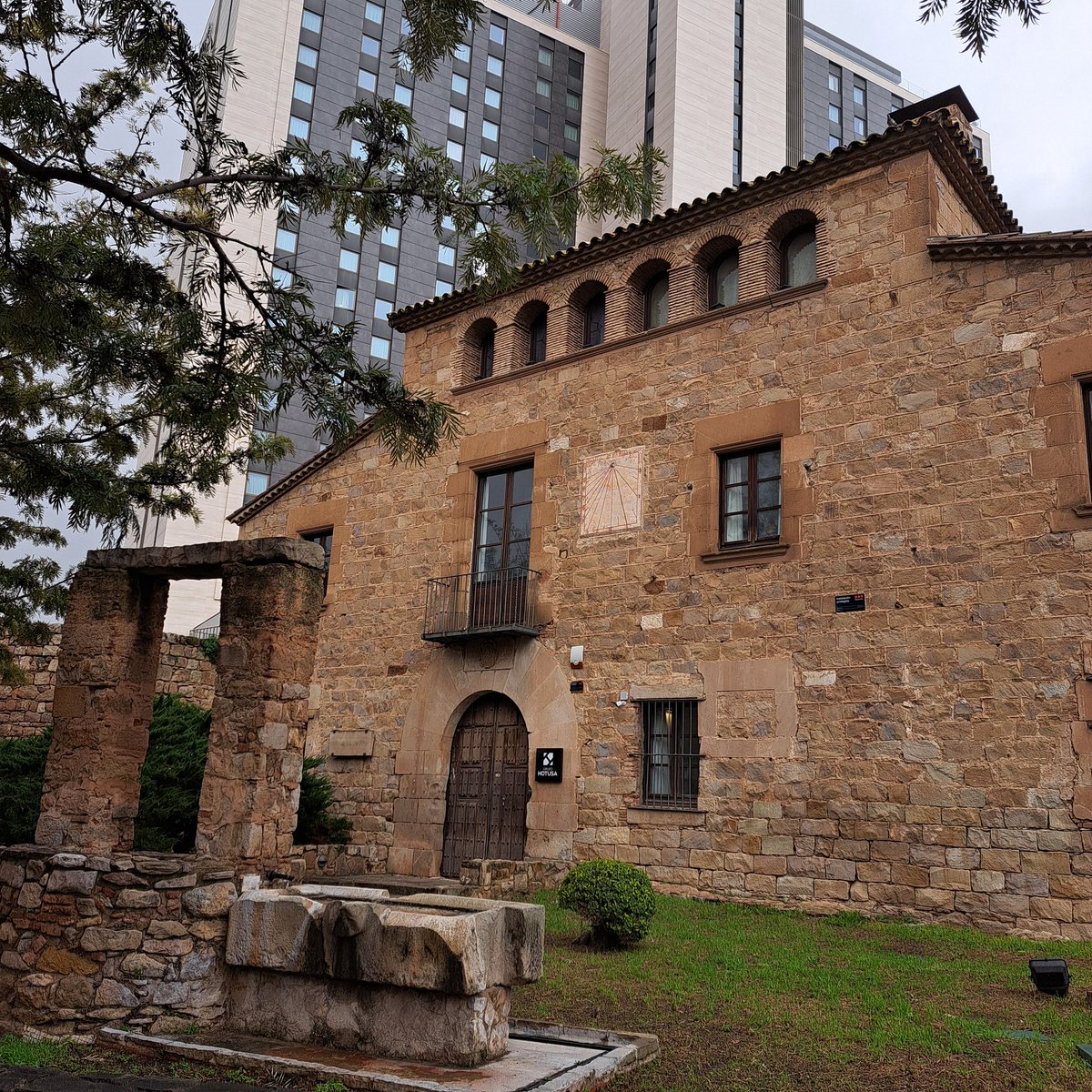 Ara que Barcelona és la capital mundial de l’arquitectura, seria un bon moment per reconèixer també l’arquitectura tradicional catalana: anònima, sense premis ni signatures il·lustres, però amb el mèrit d’haver arribat dempeus des de l'època medieval. Creieu que serà així?