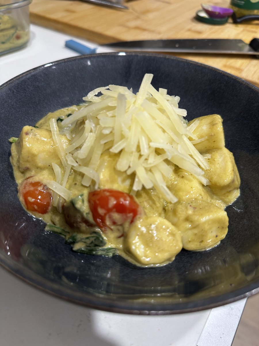 Cherry tomato, spinach, and ‘creamy’ pesto ricotta gnocchi (don’t judge my weird protein cheese pls)
