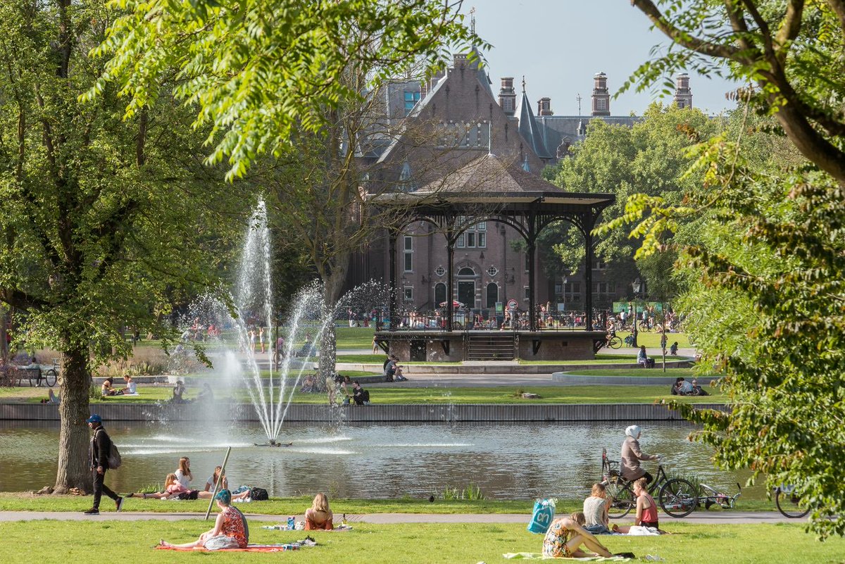 Amsterdam moet weer veilig en leefbaar worden voor Amsterdammers. Het repatriëren van dakloze cr*ckgebruikers is een goed begin, maar lost het dieperliggende probleem niet op: velen keren terug omdat cr*ck hier goedkoop en makkelijk verkrijgbaar is, en de stad nog altijd