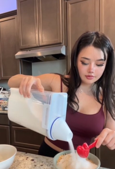 KELLY 🌺 tweet media