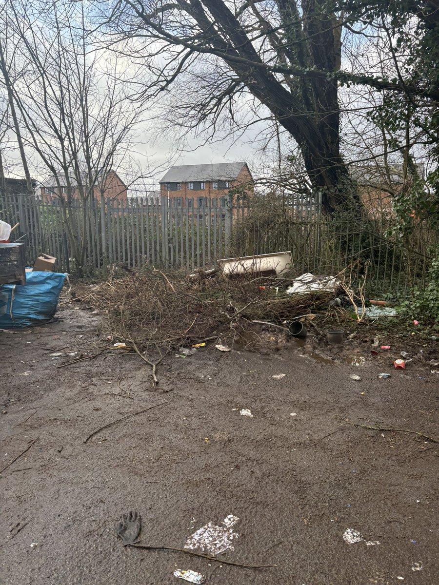 RhymneyR's tweet photo. @cardiffcouncil can you send an enforcement officer down to ball lane llanrumney, it has become a flytipping hotspot there is a tipper van permanently based there which get used as a base to pile up the rubbish https://t.co/3nol0sjmt6