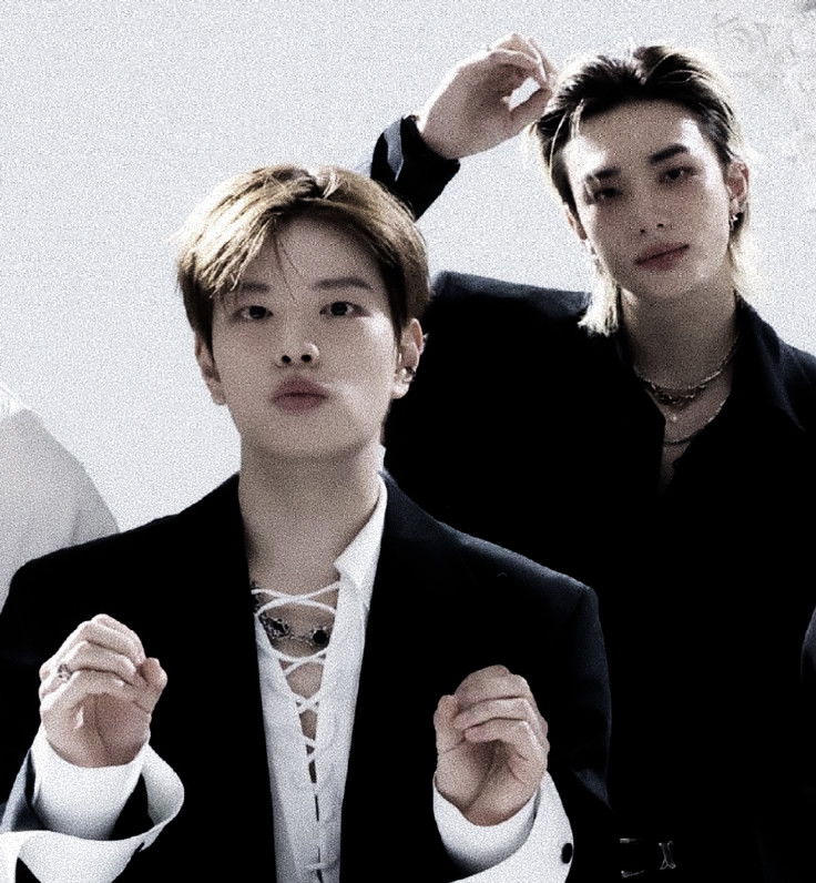 ㅤ
happy  birthday~
i  hope  it  was  a  great  birthday.  i  tuned  into  your  stream  for  some  time,  and  i  learned  some  things  about  a  game  i  have  never  touched  in  my  life.  i  understand  why  your  fans  love  you.  you  are  so  brilliant,  marbear!  🧸
ㅤ