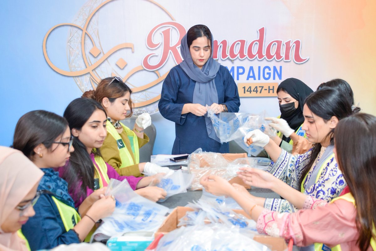 akfcp_official's tweet photo. Alkhidmat volunteers from universities &amp; colleges are serving easy Iftar packs with water, dates &amp; cupcakes to thousands on the streets this Ramadan. Join this charity &amp; donate now!

🔴 03067861023

#Alkhidmat #Ramadan2026 #IftarForAll #Volunteers https://t.co/n0FYuHqEdr
