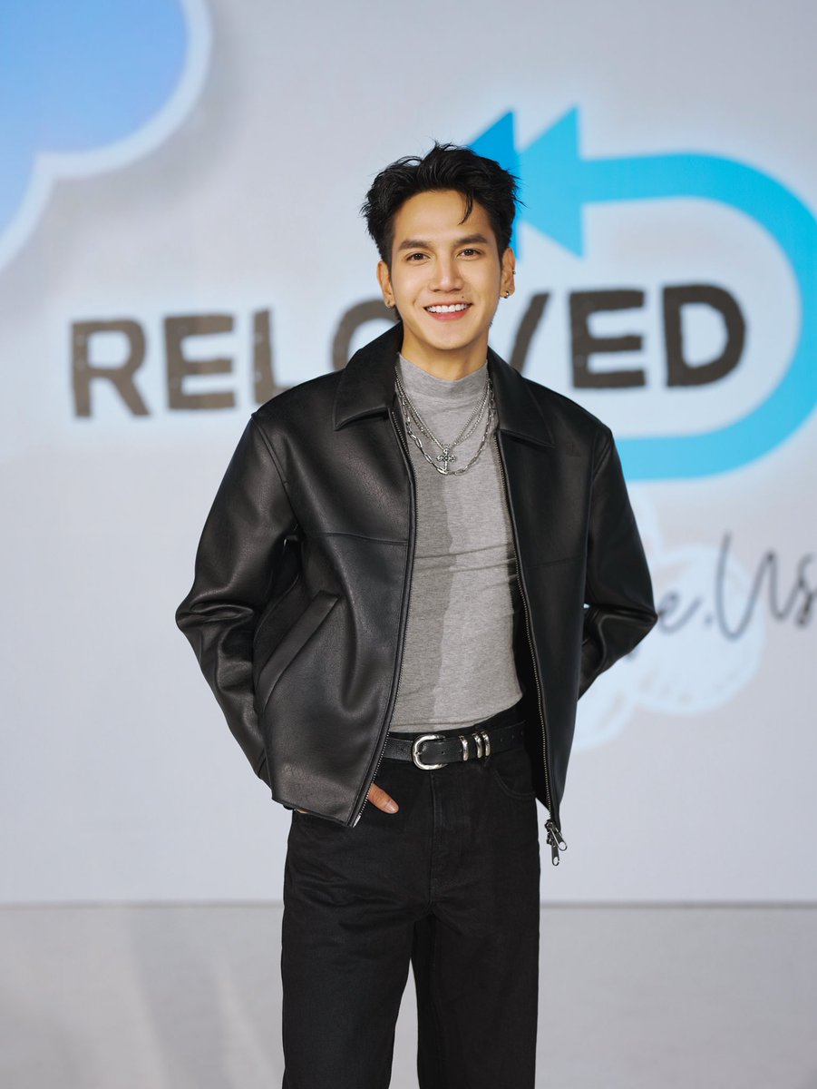 ApisitBe tweet media